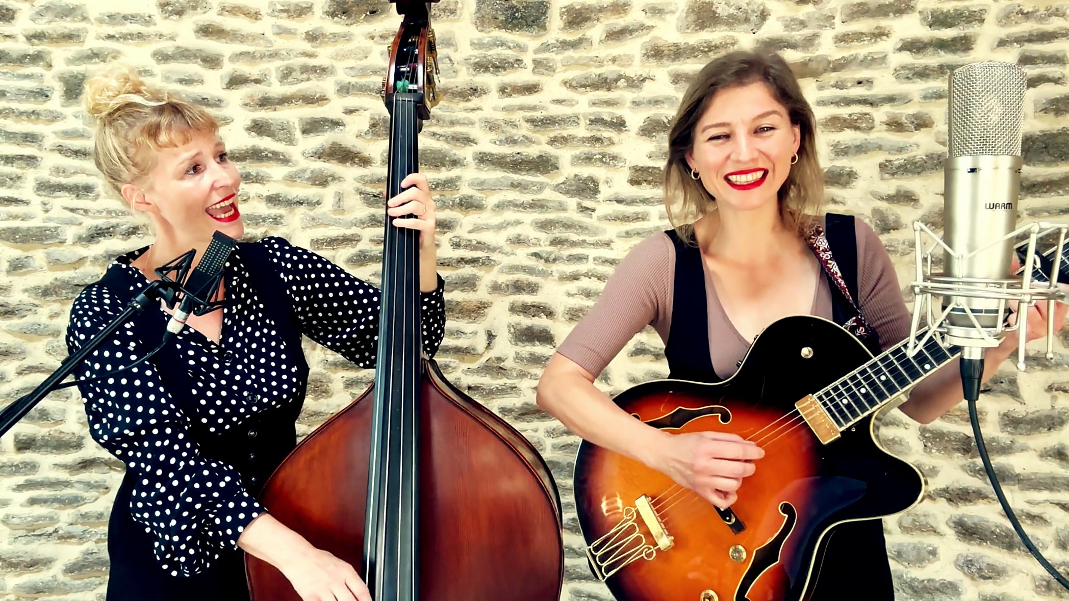 Hay Girl Hey, a country and pop duo from Frome, Somerset, singing with double bass and guitar